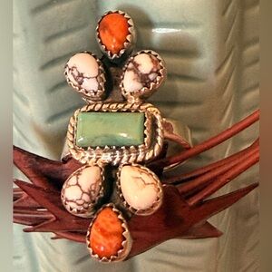 Beautiful Kingman Turquoise, Wild Horse and Orange Mojave adjustable ring
.925